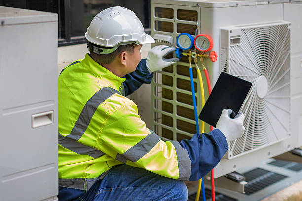 Professional Hvac technician working in Arrowsmith, IL